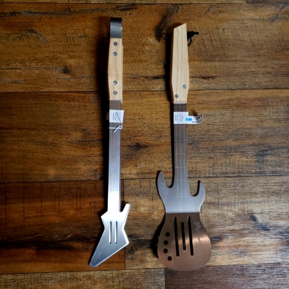 Dolly Parton Guitar Shaped BBQ Tool Set - Picture 1 of 3